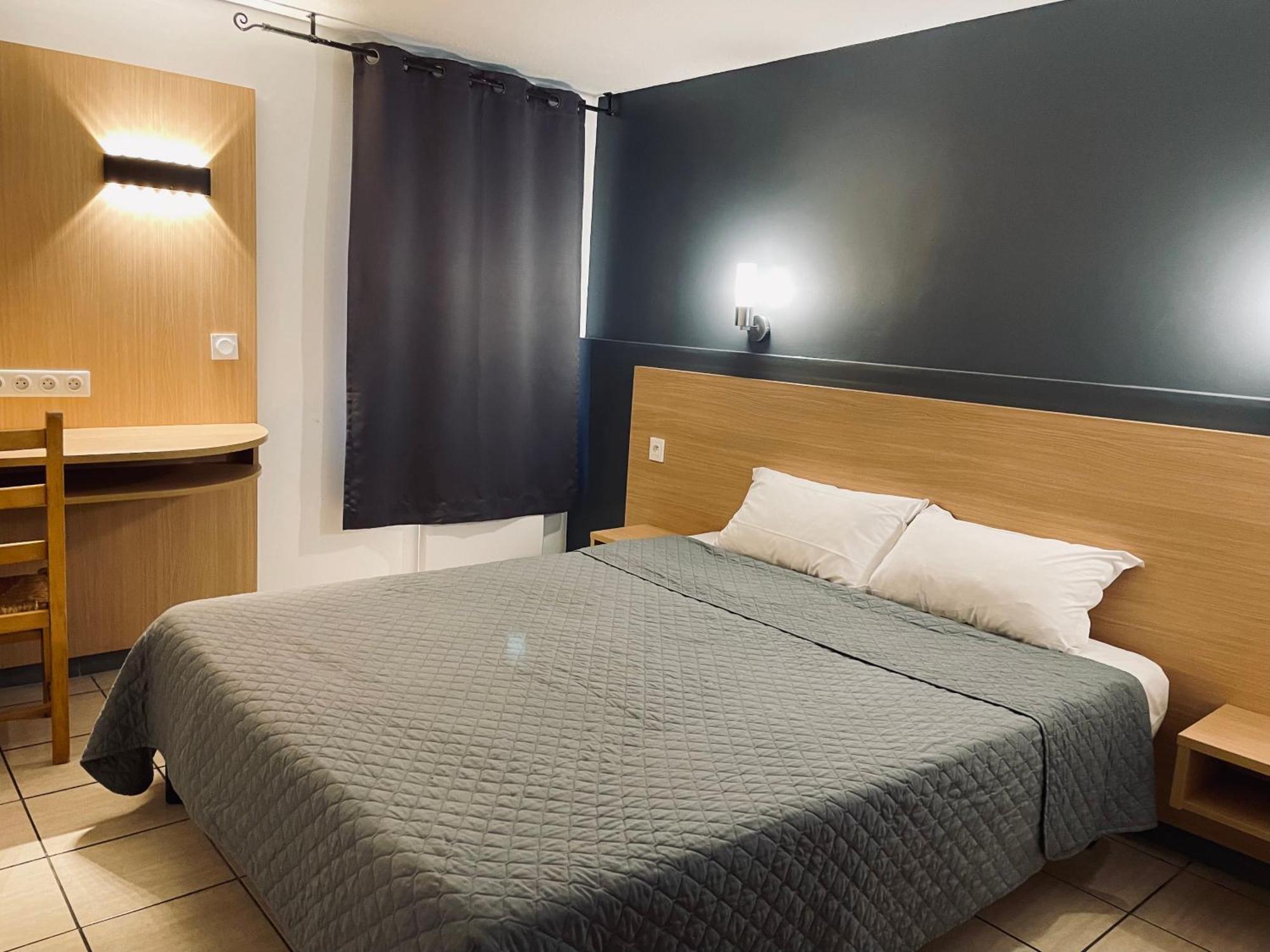 Confort Hotel Montgeron Экстерьер фото