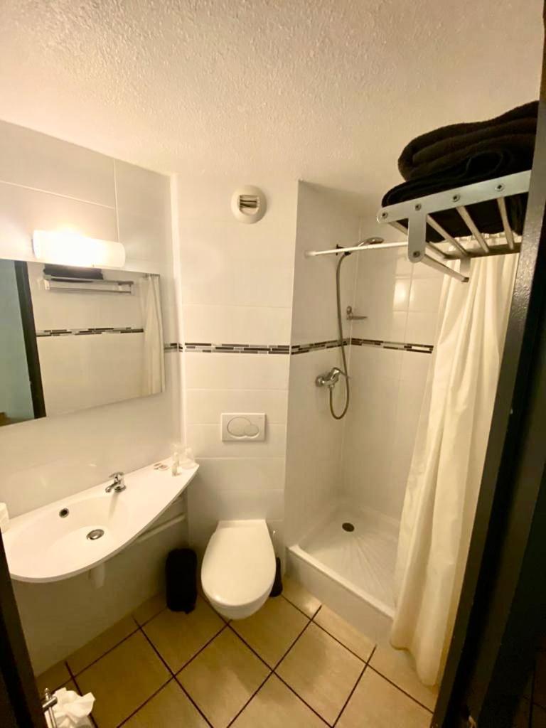 Confort Hotel Montgeron Экстерьер фото
